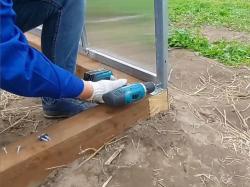 příchytná kotva pro obloukový skleník LANITPLAST DODO